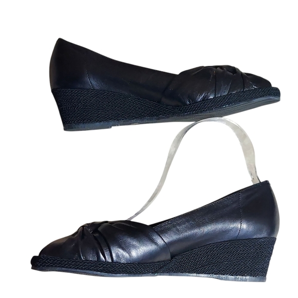 Sesto Meucci Black Flats with Pleated Design - Picture 8 of 15